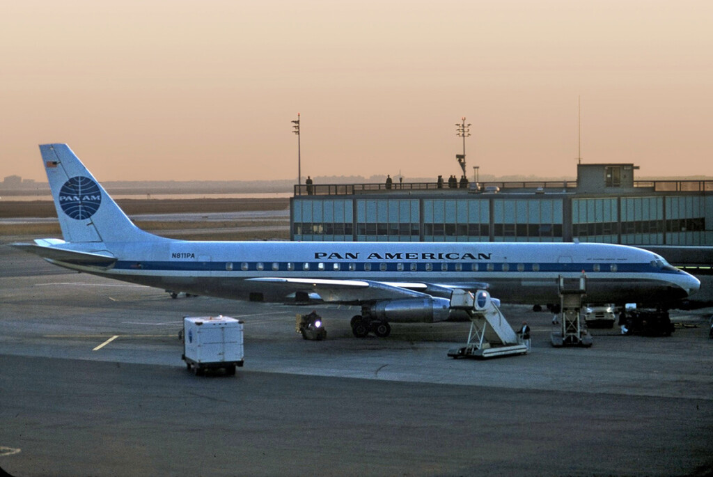 Looking Up! A Passion for Plane Spotting New York Airport 047 47 Metropolitan Airport News