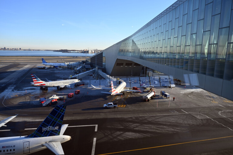 LGA Gateway Partners Announces Opening of Second Pedestrian Skybridge at New LaGuardia Terminal B 51846394906 89c834417a o Metropolitan Airport News