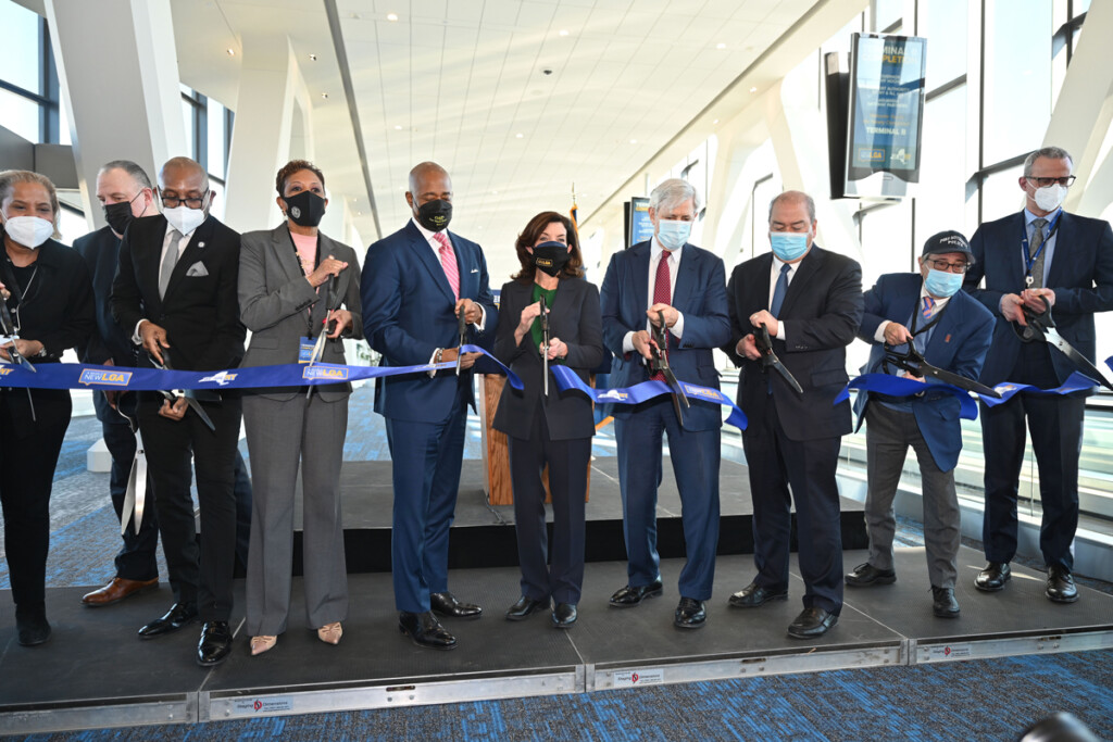 LGA Gateway Partners Announces Opening of Second Pedestrian Skybridge at New LaGuardia Terminal B New York Airport 51846398033 05ea82378f o Metropolitan Airport News