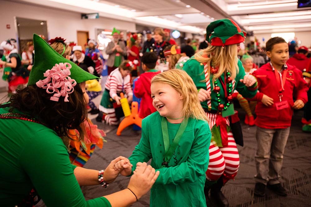Alaska Airlines Flies Kids to North Pole On Fantasy Flight New York Airport ALASKA AIRLINES FLIES KIDS TO NORTH POLE ON FANTASY FLIGHT