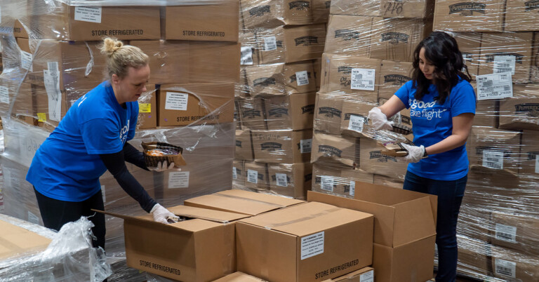 American Airlines Hands Out 1-Million Pounds of Food for Those In Need American Airlines Hands Out 1-Million Pounds of Food for Those In Need