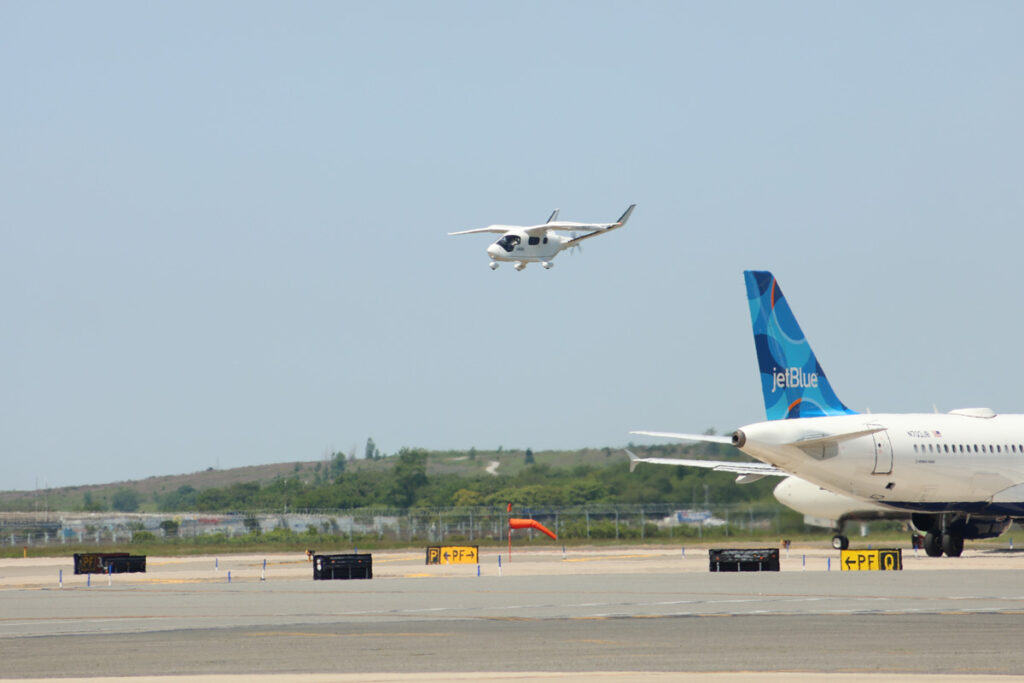 Beta Makes First Electric Flight Into JFK Airport New York Airport Beta Electric Aircraft Lands at JFK Airport Metropolitan Airport News