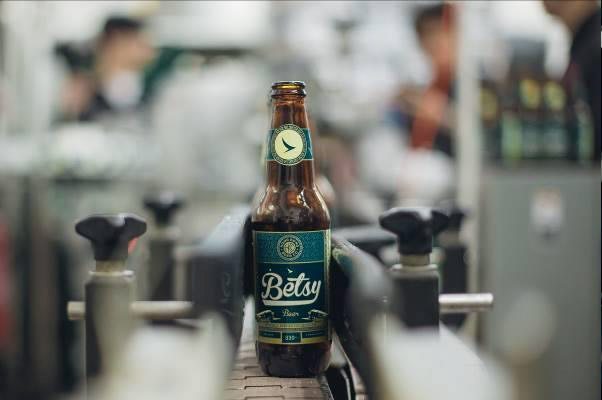 Cathay Pacific Introduces Betsy Beer 'Brewed for 35,000 feet' New York Airport Cathay Pacific Betsy Beer
