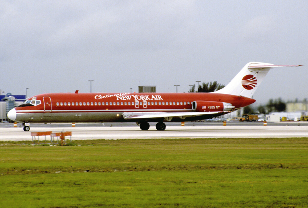 New York Air: The Big Apple Airline New York Airport Hybrid New York Air/Continental Color Scheme.
