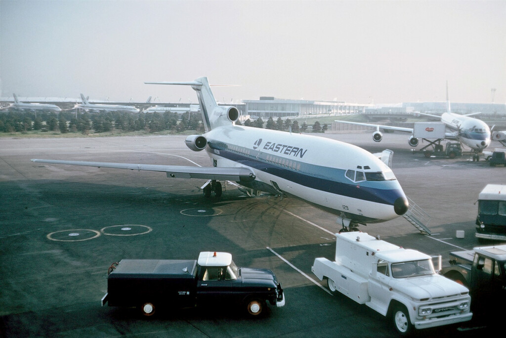 Looking Up! A Passion for Plane Spotting New York Airport D 138 SHEA 048 Metropolitan Airport News