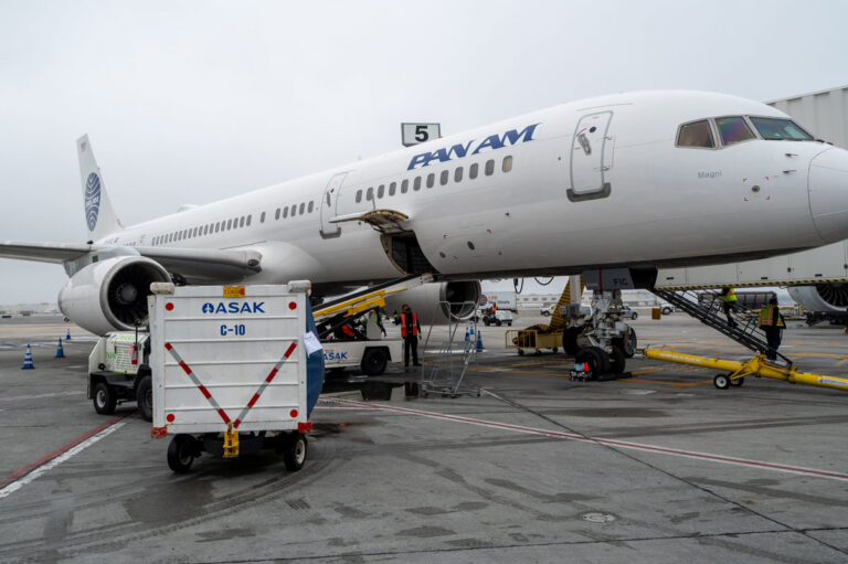 Pan Am: Tracing the Transatlantic DSC 6522 Metropolitan Airport News