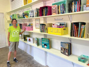 Donna stands happily by the shelves of the new library at the Fundacion Fuente de Esperanza School at San Marcos. New York Airport Donna stands happily by the shelves of the new library at the Fundacion Fuente de Esperanza School at San Marcos.