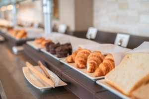 Emirates Welcomes Passengers to Its Newly Refurbed Lounge at JFK Airport New York Airport EMIRATES 2018 0806 120442 9029 JCM 1 Metropolitan Airport News