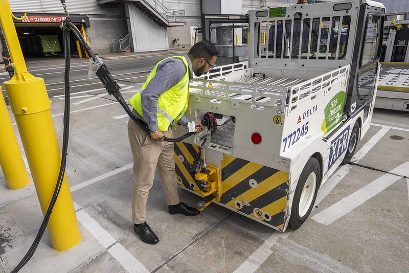 Eight Dual-Port Chargers at Terminal 4 Will Power Delta Air Lines’ Electric Airport Ground Support Equipment New York Airport Eight Dual-Port Chargers at Terminal 4 Will Power Delta Air Lines’ Electric Airport Ground Support Equipment