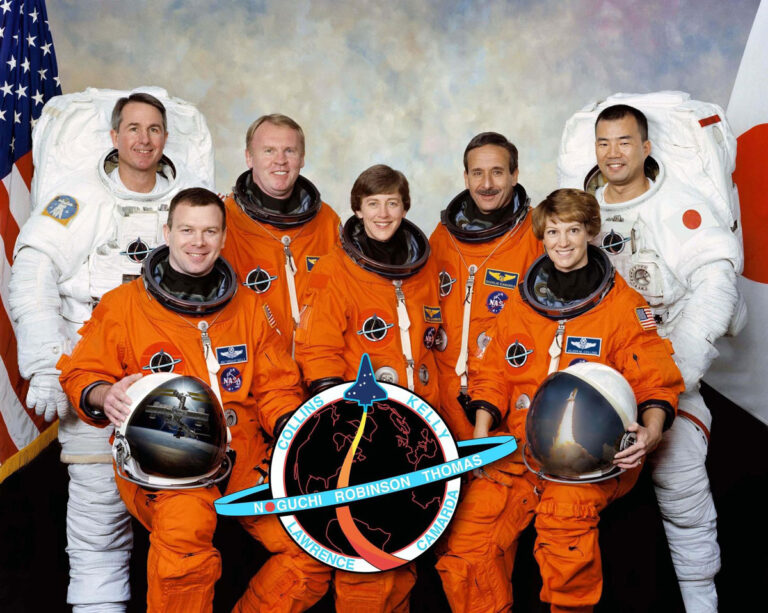An Evening with NASA Astronaut Eileen Collins Eileen Collins, seated (R) & Discovery STS-114 crew.