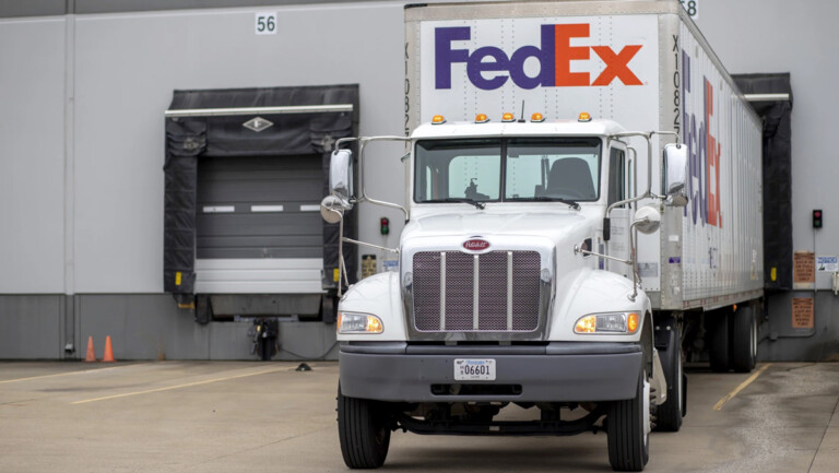 Fedex Settles With New York City Over Illegal Shipments of Cigarettes Fedex Truck Loading Metropolitan Airport News