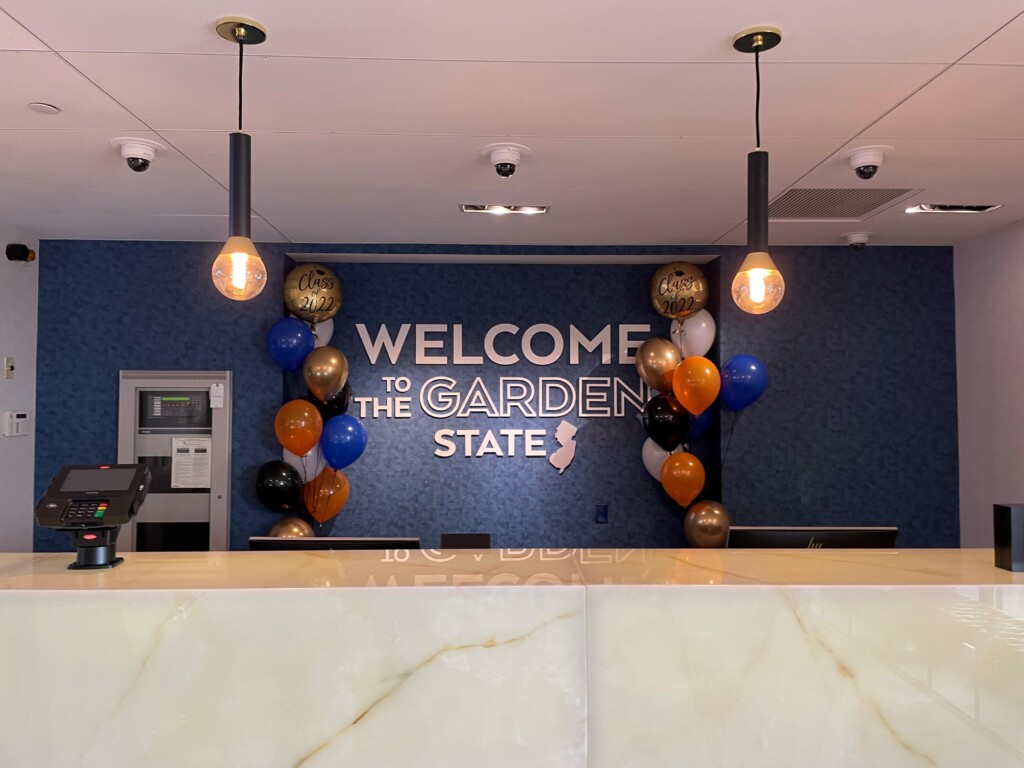 Hampton Inn Newark Airport Lobby2.OpeningDay52022 Metropolitan Airport News