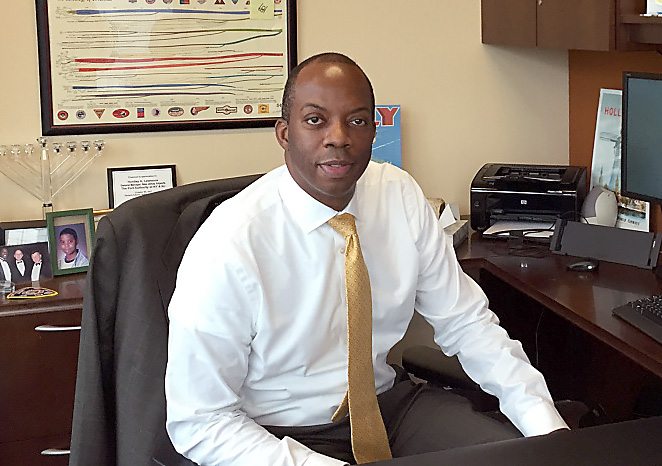 Huntley Lawrence Desk Metropolitan Airport News