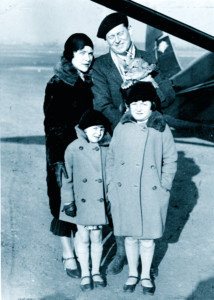 The Flying Hutchinsons New York Airport Blanche and George Hutchinson, Janet (L), Kathryn (R) 1930.