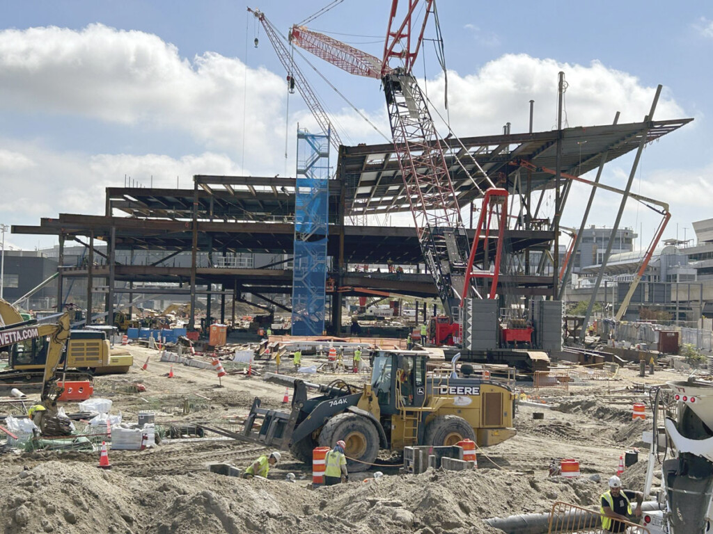 The structure of the new Terminal 6 becomes clearer each day.