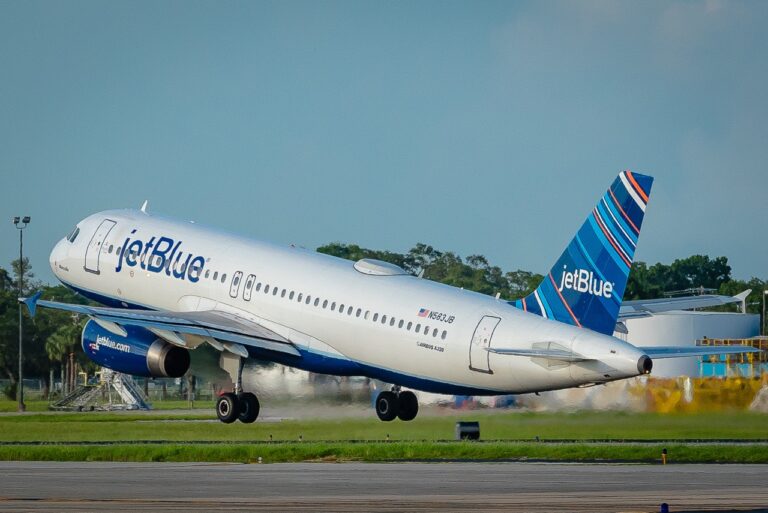 JetBlue Launches Service from ISP JetBlue A320 Take-Off