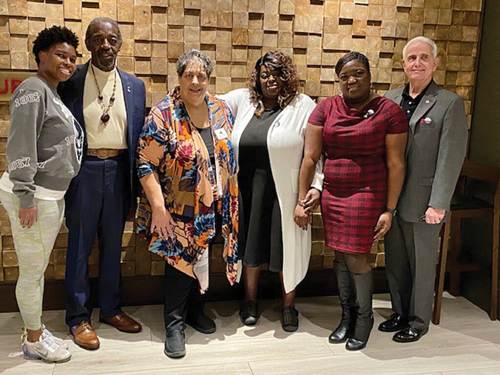 Airport Volunteers – Stepping Forward New York Airport LGA Kiwanis Installation