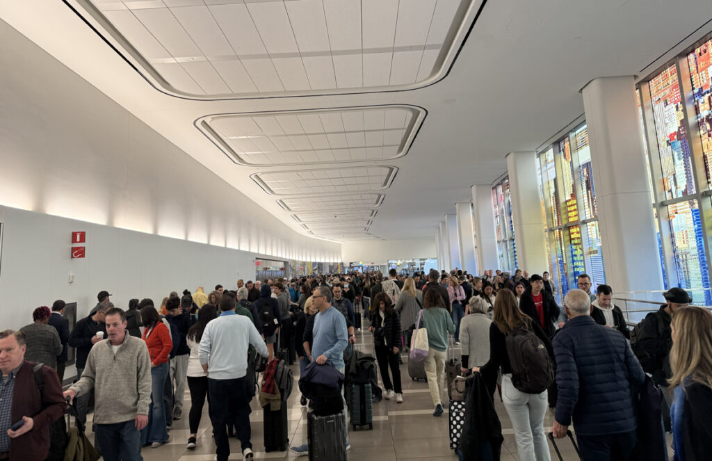 TSA Workers to Receive Pay Again Following Executive Order New York Airport LGA Terminal B Lines