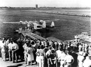 LaGuardia Pan Am Clipper loading for departure at Marine Air Terminal 1940 Metropolitan Airport News