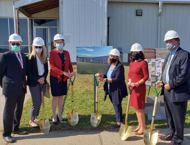 MacArthur Airport Opens New Intermodal Transport Facility MACARTUR GROUND BREAKING Metropolitan Airport News