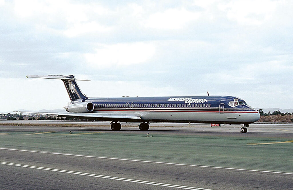 Midwest Express: The Best Care in the Air New York Airport McDonnell Douglas MD-88