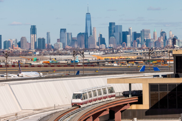 Alstom Signs Seven-Year Operations & Maintenance Services Contract with Newark Liberty International Airport Alstom Signs Seven-Year Operations & Maintenance Services Contract with Newark Liberty International Airport