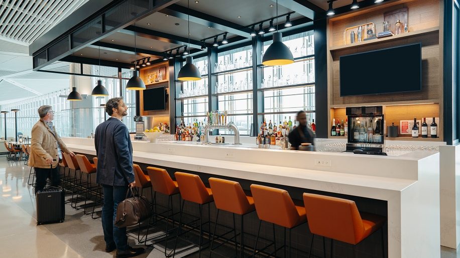 Newark United Club EWR Terminal A Bar e1689150805528 Metropolitan Airport News