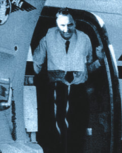 Pan Am Clipper Makes Pacific Landing New York Airport PAN AM Captain Richard Ogg Metropolitan Airport News
