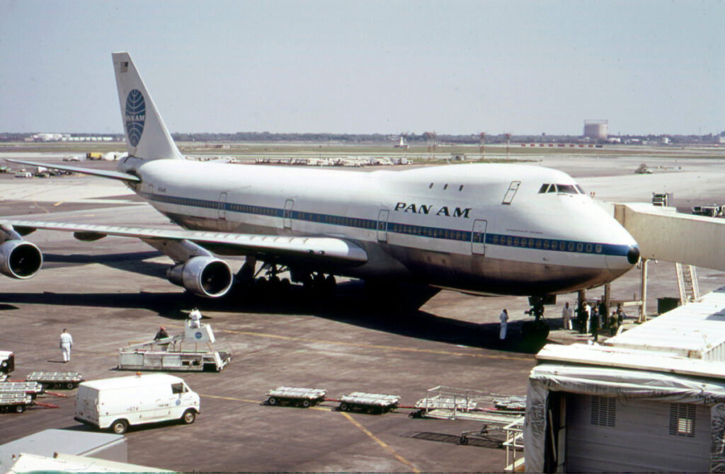 Re-Tracing the Transatlantic New York Airport Pan Am Boeing 747