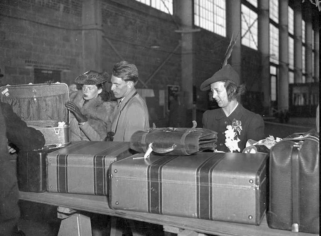 The Port Washington Pan Am Connection New York Airport Passengers arriving from Pan Am Clipper flight have their baggage inspected.