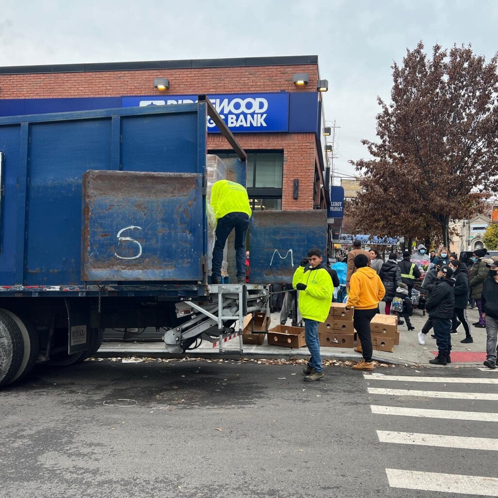Royal Waste Distributes Thousands of Turkeys Across NYC New York Airport Royal Waste Distributes Thousands of Turkeys Across NYC 1 Metropolitan Airport News