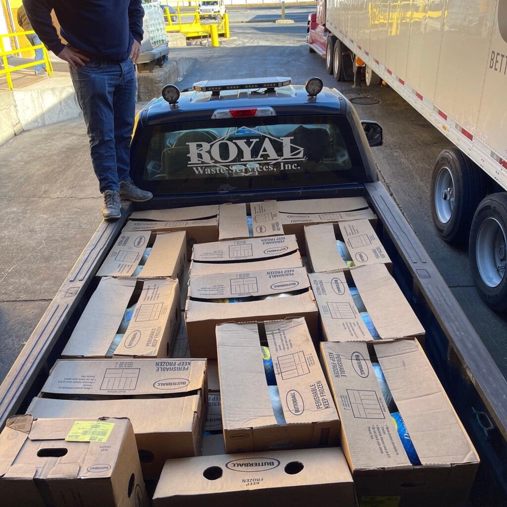 Royal Waste Distributes Thousands of Turkeys Across NYC New York Airport Royal Waste Distributes Thousands of Turkeys Across NYC 4 Metropolitan Airport News