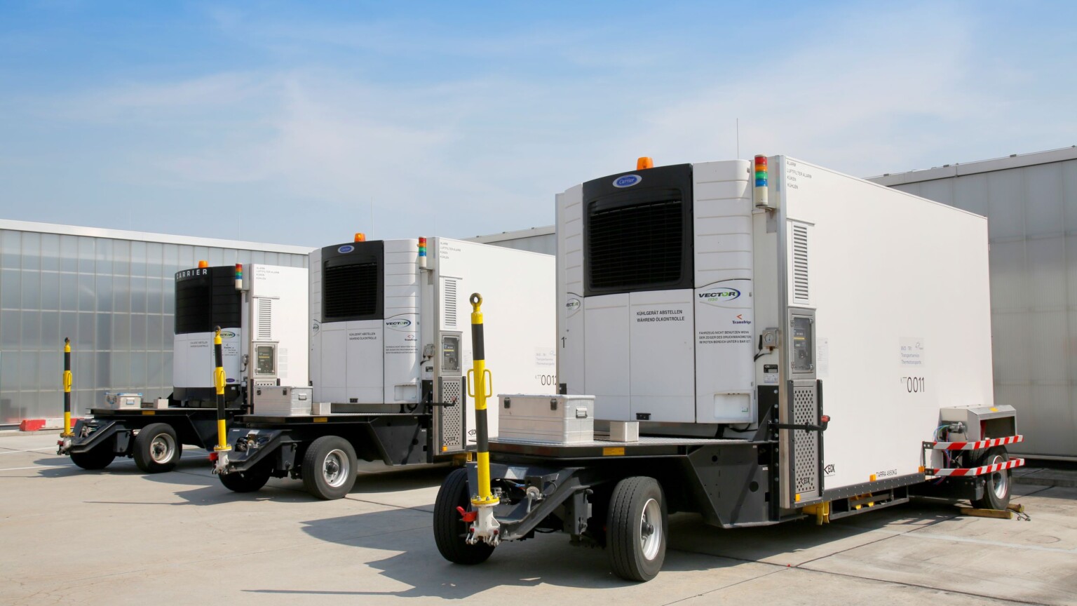 PORTABLE COOLING TRUCKS FOR PHARMA VACCINES LUFTHANSA