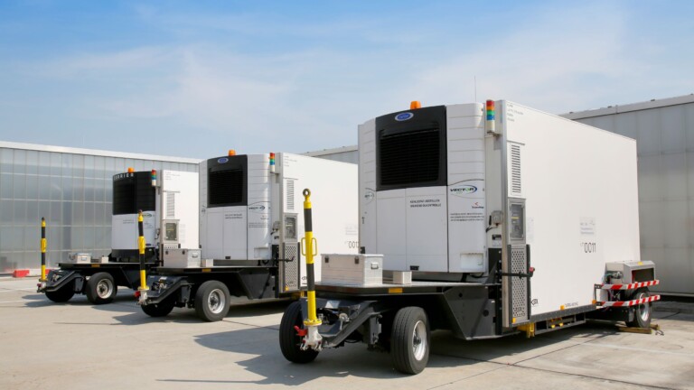 PORTABLE COOLING TRUCKS FOR PHARMA VACCINES LUFTHANSA