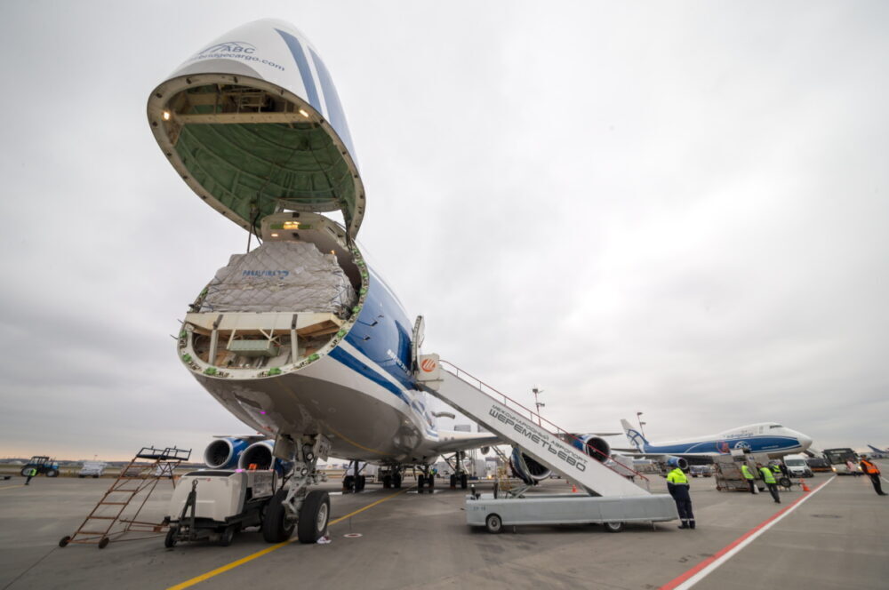 SEPTEMBER WEB33 AIR BRIDGE CARGO PLANES CAN CARRY UP TO 30 TONS OF VACCINES Metropolitan Airport News