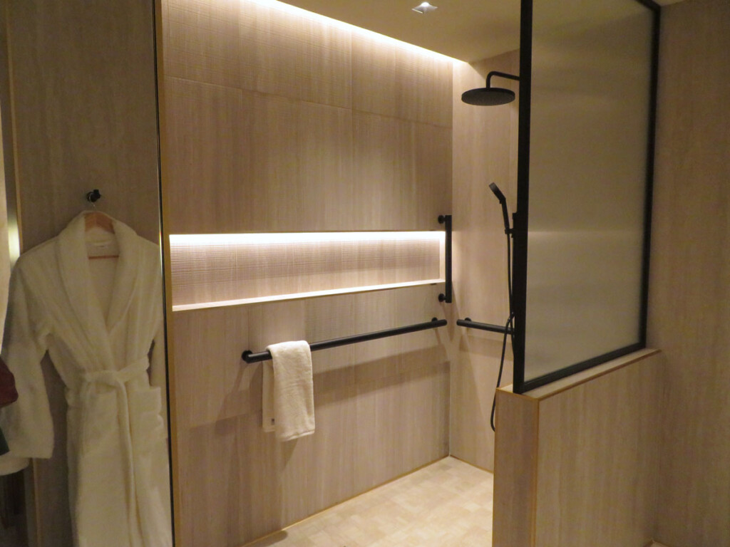 Shower Spa amenity Metropolitan Airport News