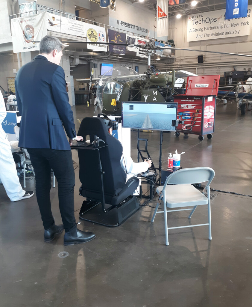 Student Joby virtual simulator Metropolitan Airport News