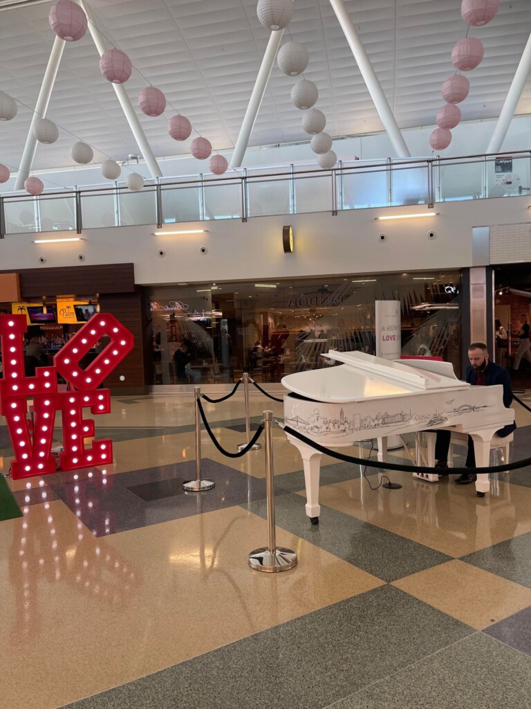 Local Pianists deliver Valentine's Day Performances at JFK’s T4 New York Airport T4 Steinway 4230605133194951797 n Metropolitan Airport News