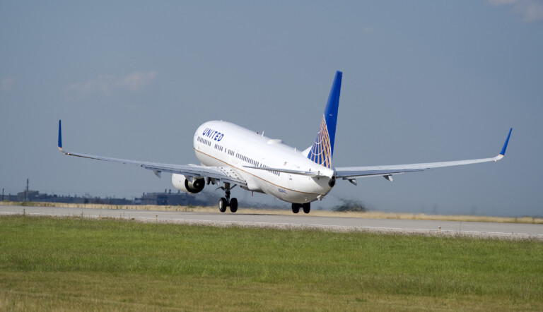 United Airlines Buys Flight Training School United Airlines Buys Flight Training School
