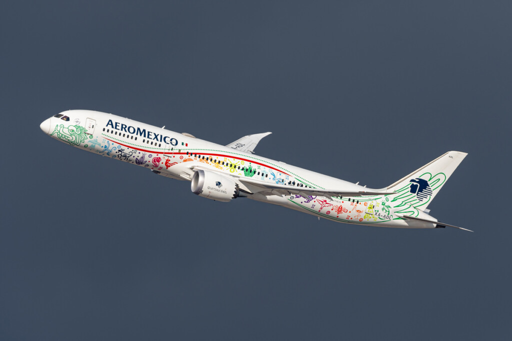 Vincenzo Pace Aeroméxico Boeing 787 9 Dreamliner XA ADL Metropolitan Airport News
