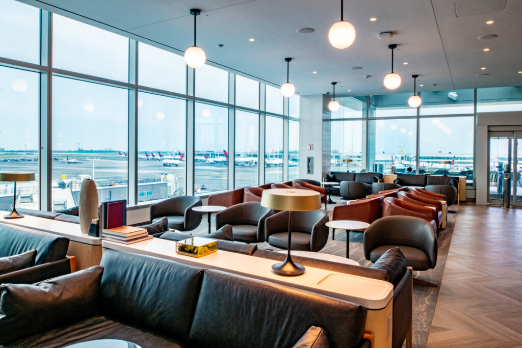 JFK’s 2nd Delta Sky Club Steps Into the Spotlight New York Airport The nearly 14,000-square-foot Club seats more than 250 guests and includes sweeping views of the airfield.
