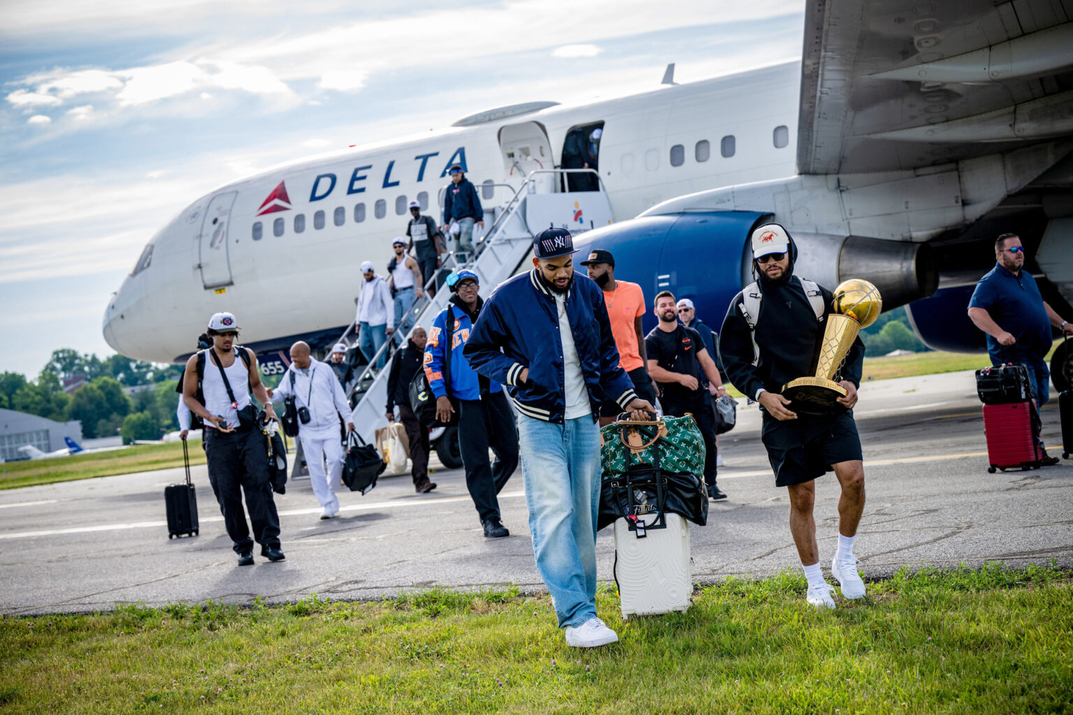 Delta Celebrates Knicks’ Game 5 Victory with Homecoming Flight The championship-winning New York Knicks arrive at Westchester County Airport on Sunday morning following their epic Game 5 victory.