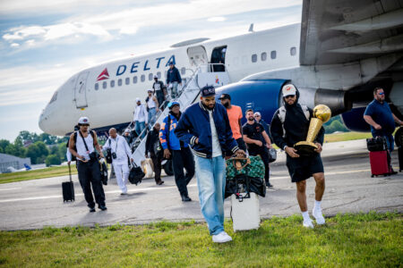 Delta Celebrates Knicks’ Game 5 Victory with Homecoming Flight The championship-winning New York Knicks arrive at Westchester County Airport on Sunday morning following their epic Game 5 victory.