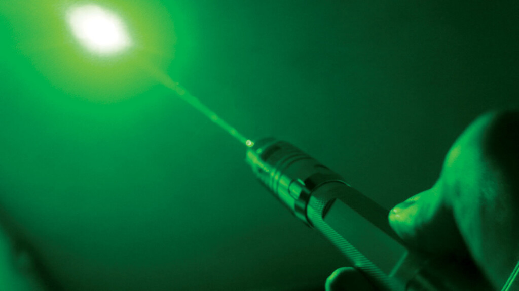 Green Laser Strikes at Newark green laser newark Metropolitan Airport News