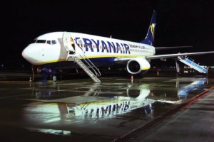 Over The Edge: How Safe Are LaGuardia’s ‘Short’ Runways? New York Airport ryanair aircraft LGA Metropolitan Airport News