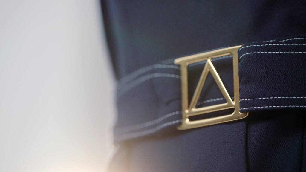Delta Employees Preview New Uniform Prototypes New York Airport uniformdetail 1 Metropolitan Airport News